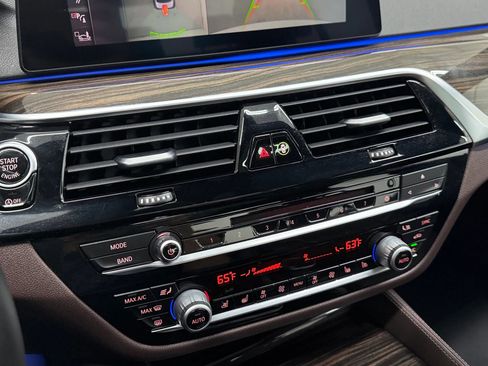 Used 2019 BMW 540i w/ M Sport Package image 21