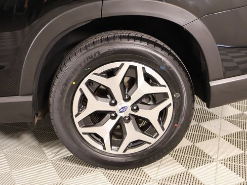 Used 2024 Subaru Forester Premium AWD/4WD image 19