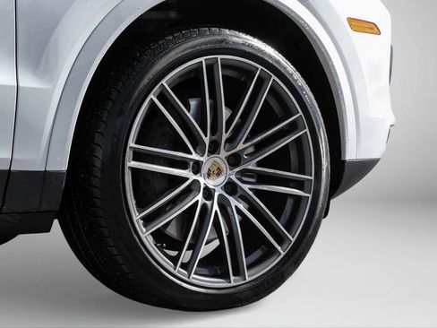 Used 2022 Porsche Cayenne AWD/4WD image 61