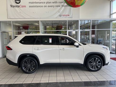 Certified 2024 Toyota Grand Highlander AWD Hybrid image 4