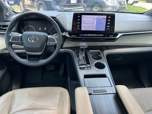 Certified 2023 Toyota Sienna Limited FWD image 18