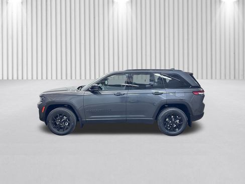 New 2025 Jeep Grand Cherokee Laredo image 8