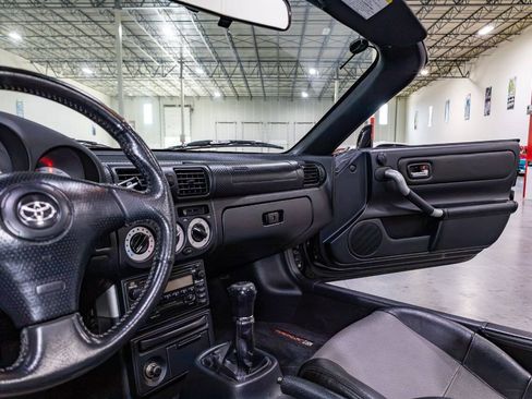 Used 2000 Toyota MR2 RWD image 13