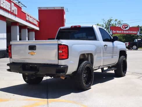 Used 2017 Chevrolet Silverado 1500 W/T RWD image 3