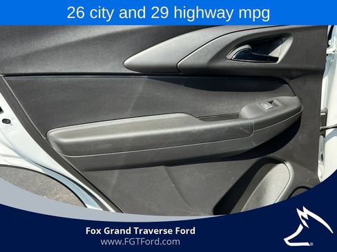 Used 2025 Chevrolet TrailBlazer LT AWD/4WD image 34