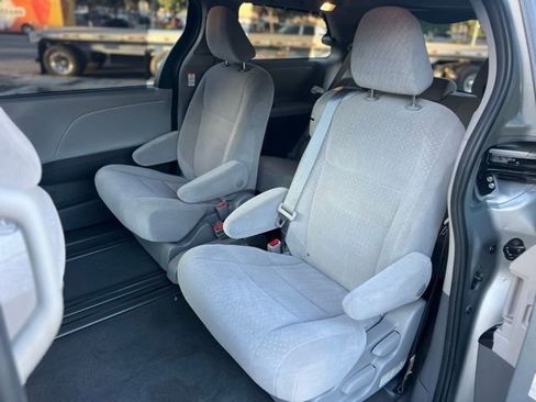 Used 2020 Toyota Sienna LE image 15