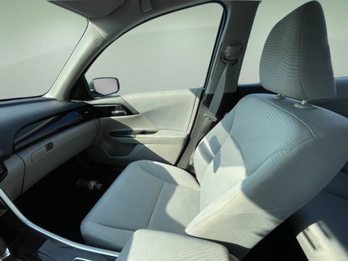 Used 2016 Honda Accord LX image 30
