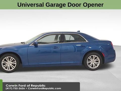 Used 2021 Chrysler 300 Touring w/ Driver Convenience Group image 4