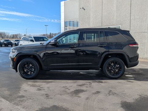 New 2026 Jeep Grand Cherokee Altitude image 3