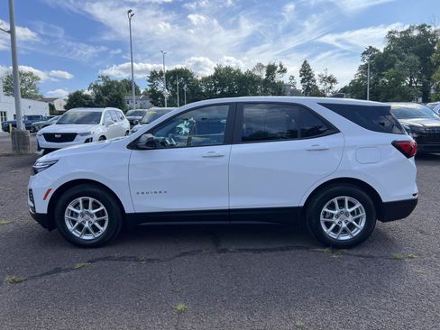 Used 2024 Chevrolet Equinox LS w/ LS Convenience Package FWD image 4
