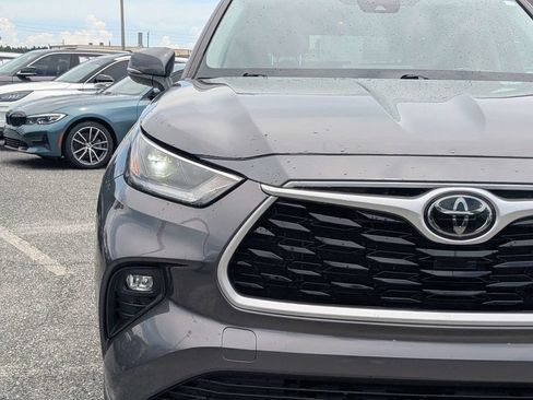 Used 2021 Toyota Highlander XLE FWD image 9