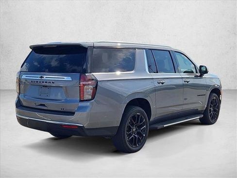 Used 2022 Chevrolet Suburban LT w/ Luxury Package image 5