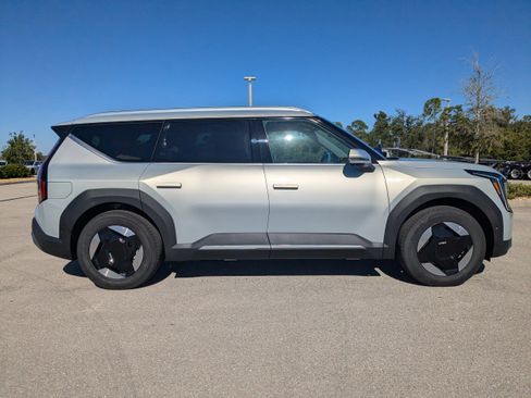 New 2026 Kia EV9 Wind image 4