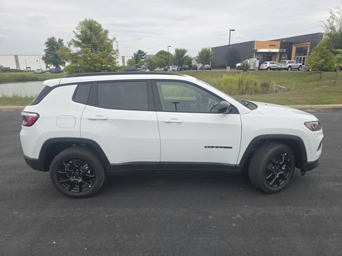 New 2025 Jeep Compass Latitude w/ Sun & Sound Group image 18