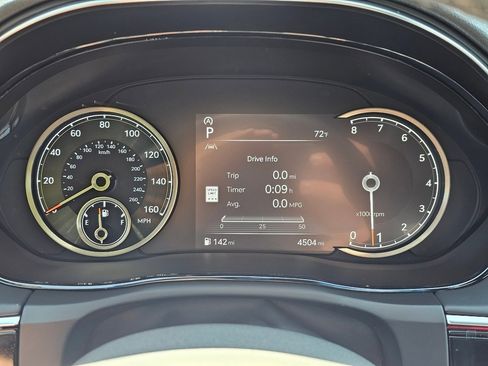 Used 2025 Genesis GV70 3.5T Sport image 12