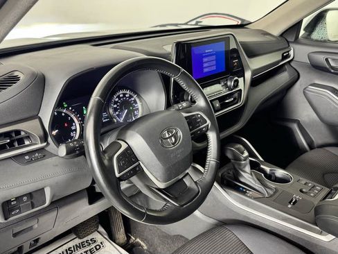 Used 2023 Toyota Highlander LE FWD image 13