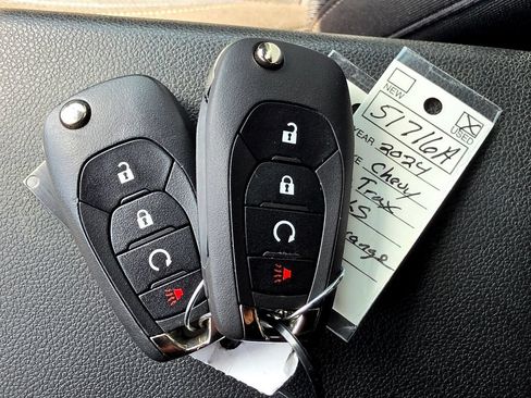 Used 2024 Chevrolet Trax LS w/ LS Convenience Package FWD image 25