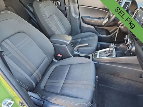 Used 2023 Hyundai Venue SEL FWD image 18