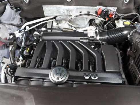 Used 2021 Volkswagen Atlas Cross Sport SE image 31