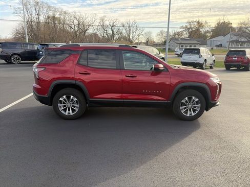 Used 2025 Chevrolet Equinox LT image 2