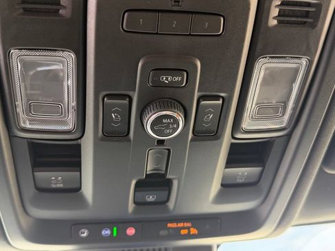 Used 2023 Chevrolet Tahoe Premier AWD/4WD image 30