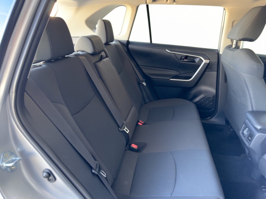 Used 2025 Toyota RAV4 LE AWD/4WD image 29