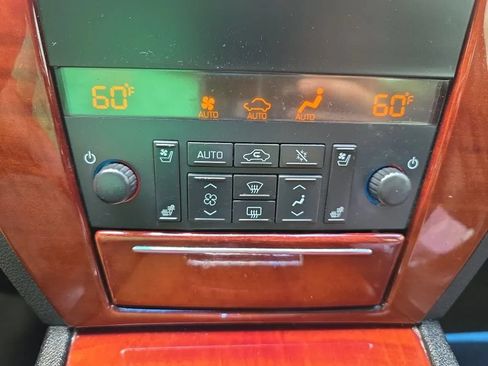 Used 2007 Cadillac STS w/ Preferred Equipment Group RWD image 27