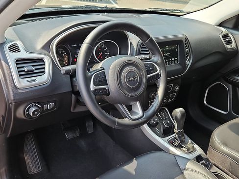 Used 2020 Jeep Compass Latitude AWD/4WD image 26