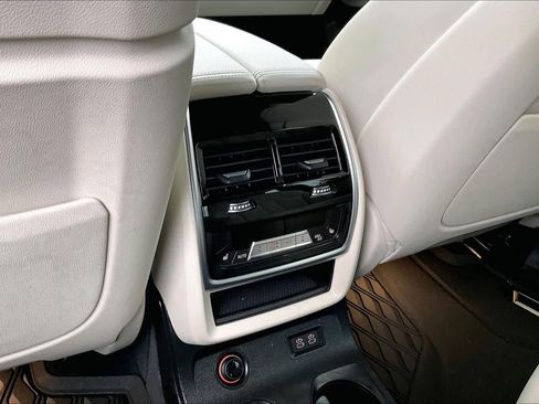 Used 2025 BMW X7 M60i image 36