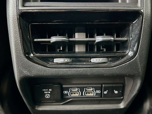 Used 2023 Jeep Grand Cherokee Limited AWD/4WD image 27