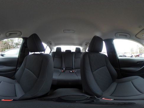 Used 2025 Toyota Corolla LE image 42