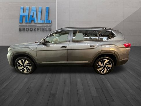 Certified 2025 Volkswagen Atlas SE image 2