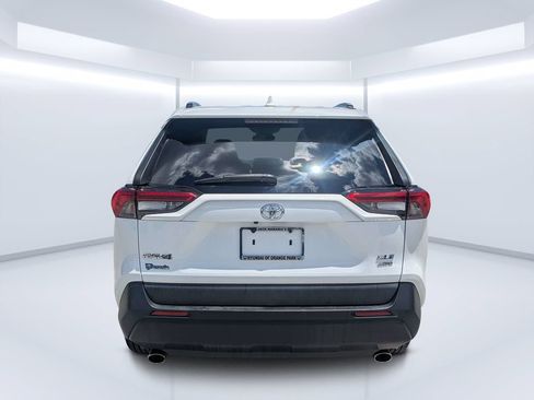 Used 2020 Toyota RAV4 XLE AWD/4WD image 4