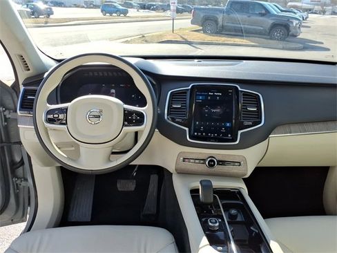 Used 2024 Volvo XC90 B6 Plus image 9