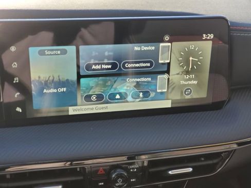 Certified 2025 Nissan Kicks SR image 27