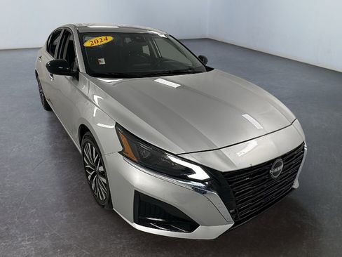 Used 2024 Nissan Altima 2.5 SV image 1