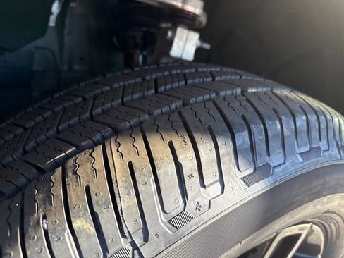 Used 2023 Land Rover Defender 90 S image 23