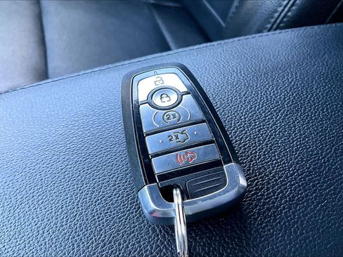 Used 2018 Ford Explorer XLT w/ Equipment Group 202A FWD image 16