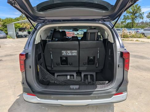 Certified 2026 Kia Carnival FWD image 11