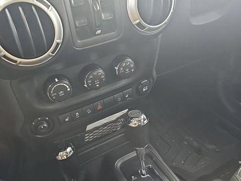 Certified 2017 Jeep Wrangler Unlimited Sahara w/ Connectivity Group AWD/4WD image 10