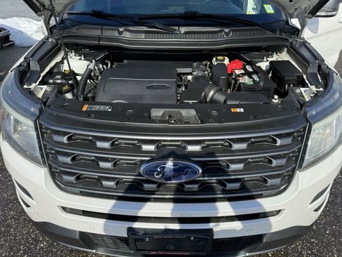 Used 2017 Ford Explorer XLT w/ Equipment Group 202A image 9