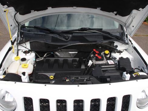 Used 2015 Jeep Patriot High Altitude AWD/4WD image 19