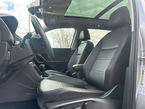 Certified 2021 Volkswagen Tiguan SE w/ Panoramic Sunroof Package image 3
