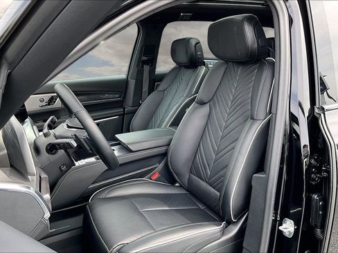 Certified 2026 Cadillac Vistiq Platinum w/ LPO, Floor Liner Package AWD/4WD image 21