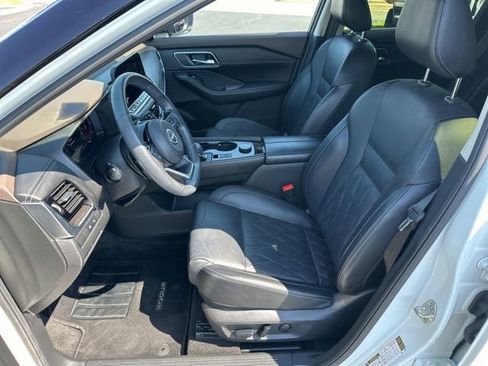 Used 2023 Nissan Rogue Platinum w/ Platinum Premium Package AWD/4WD image 11