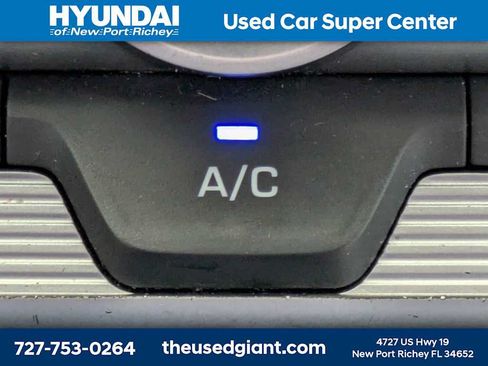 Used 2020 Hyundai Elantra Limited FWD image 21