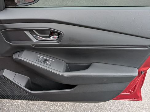 Used 2025 Honda Accord Sport image 31