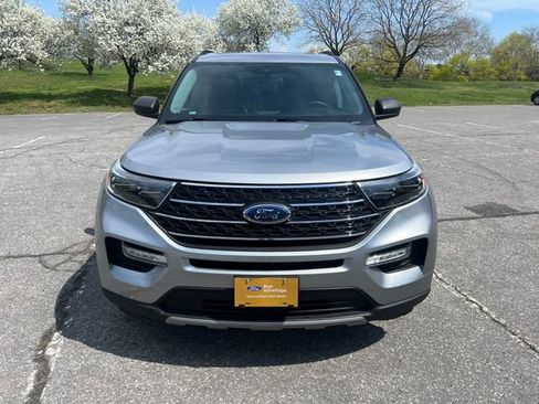 Used 2022 Ford Explorer XLT w/ Equipment Group 202A image 3