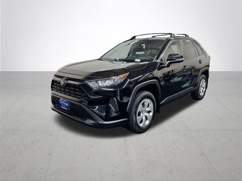 Used 2021 Toyota RAV4 LE AWD/4WD image 2
