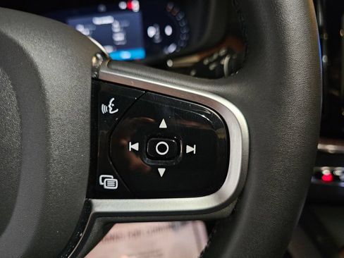 Certified 2025 Volvo XC60 B5 Ultra AWD/4WD image 21